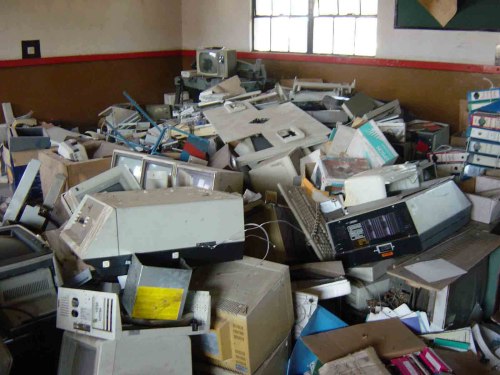Computer waste in Starehe Boys' School, Nairobi in the early 2000s